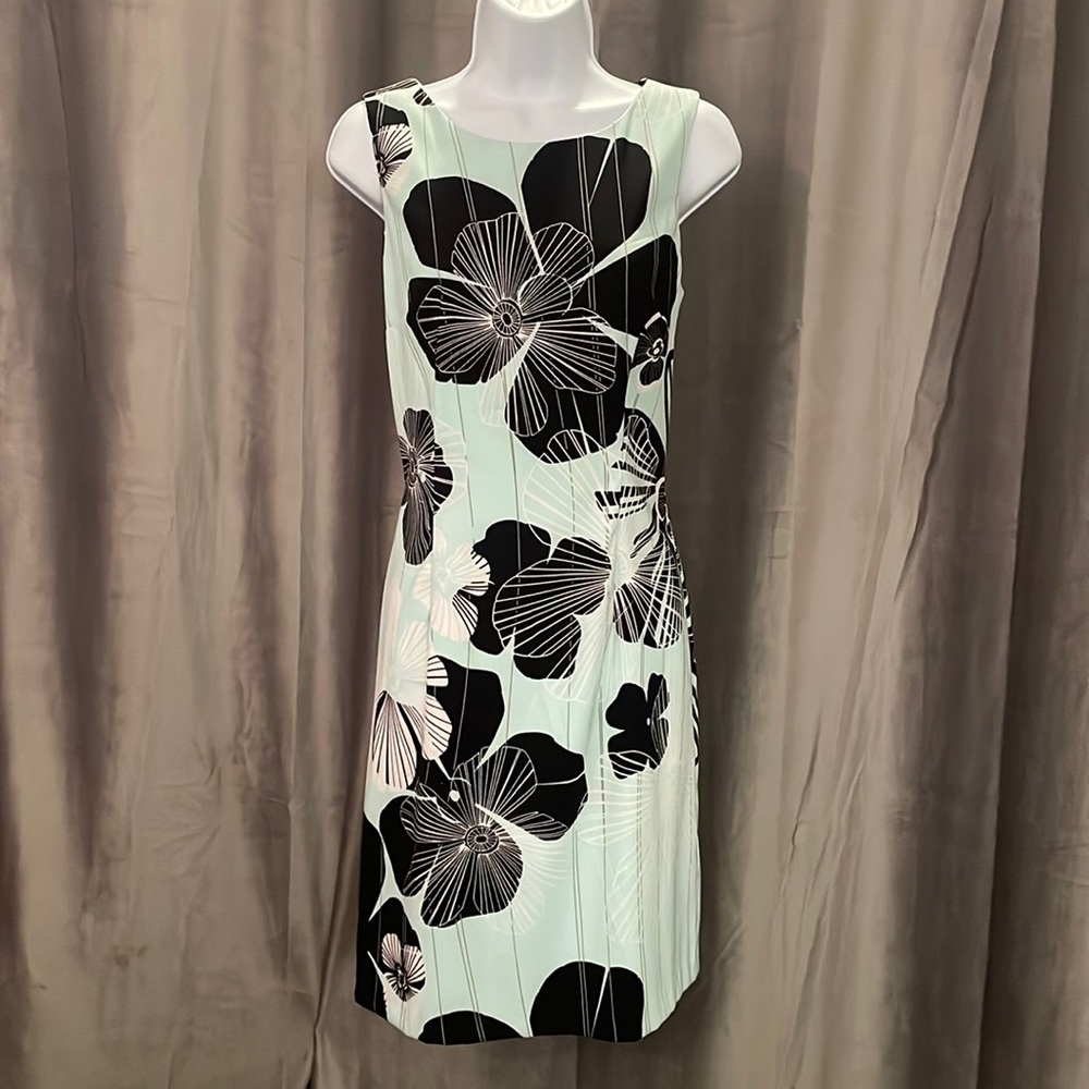 Floral fitted sheath dress. Size 8.